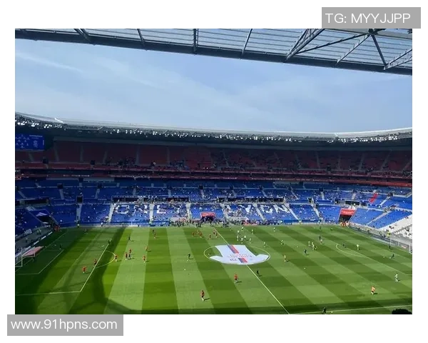 姓木的足球明星们在绿茵场上的辉煌成就与传奇故事分享